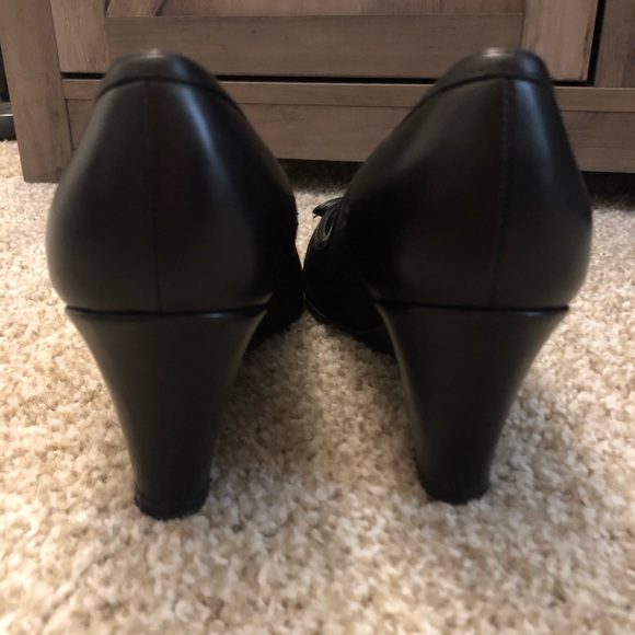 Stuart Weitzman Black Peep-toe Wedge - 9.5M - Picture 5 of 9